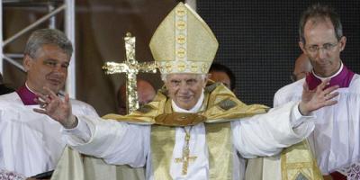 Benedicto XVI: La renuncia del Papa en una Iglesia inmovilista