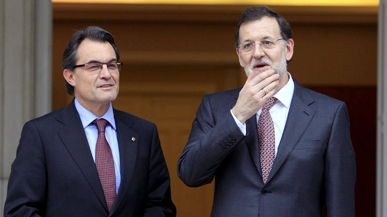 Mas se apunta el tanto del 9-N y Rajoy sigue en la inopia